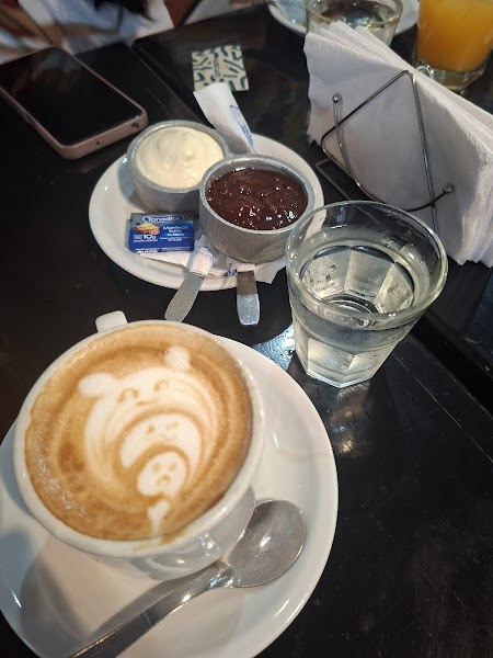 Acqua Bar & Café - 4
