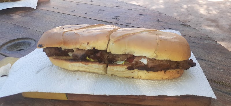 Puesto de Empanadas y carnes - imagen 1