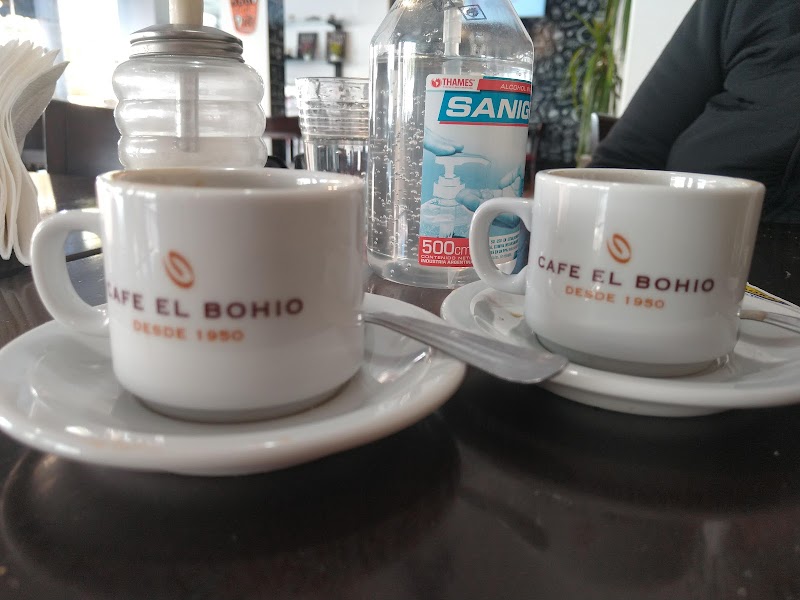 Hola Bar Cafe - 3