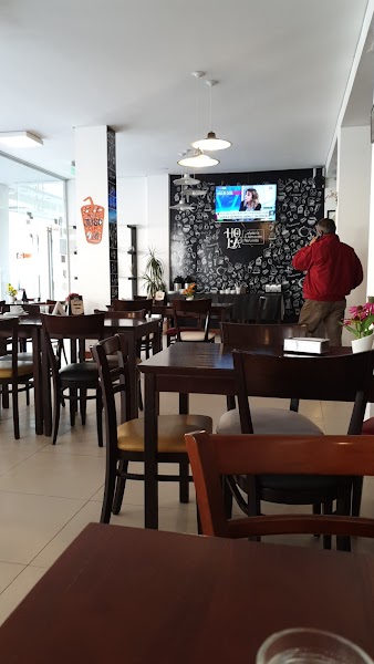 Hola Bar Cafe - 4