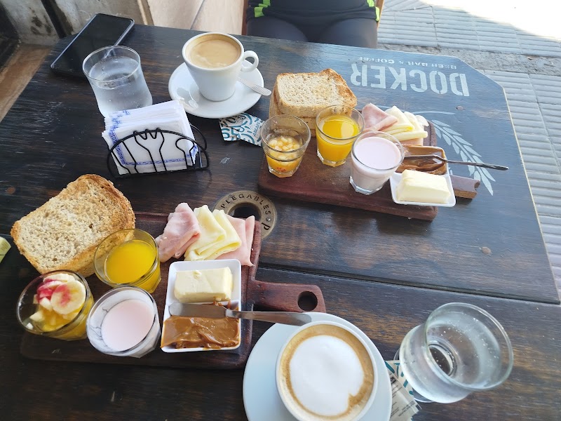 Docker Beer Bar & Cafe - 4