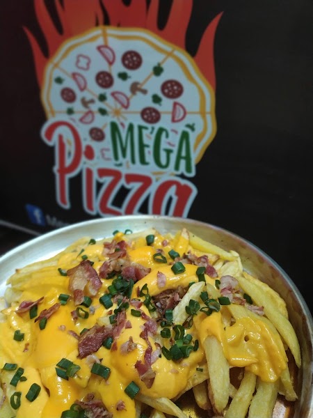 MEGA PIZZA - 3