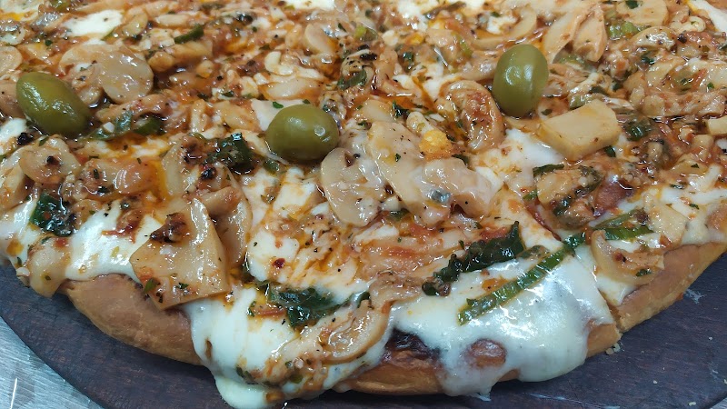 MEGA PIZZA - 4